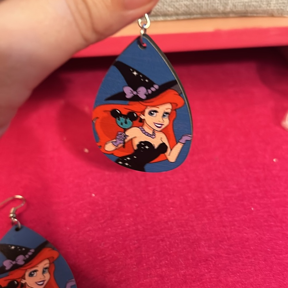 Ariel in costume wood earrings - Picture 3 of 3